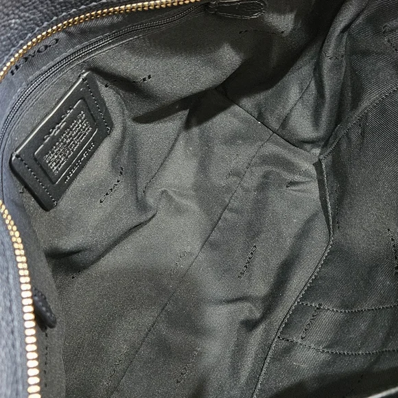 Coach Turn-Lock Chain Leather Tote Bag 2022 - Picture 14 of 16